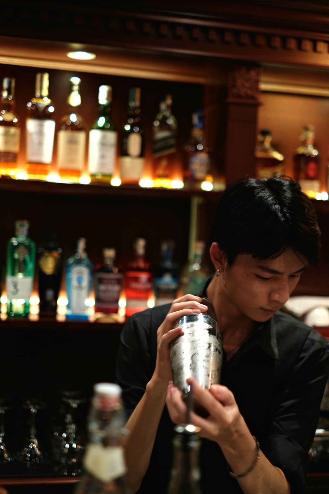 El Baron bartender preparing drinks